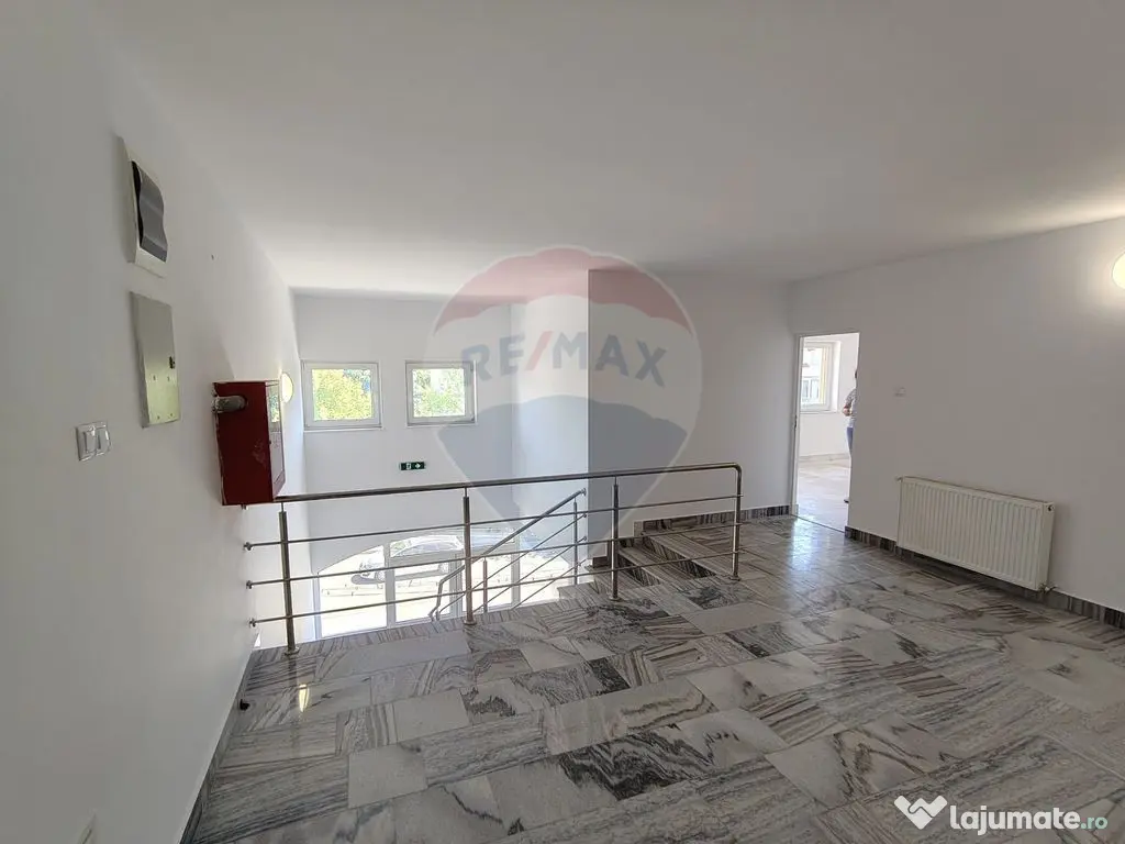 DE ÎNCHIRIAT – Spațiu comercial generos P+2 în zonă... 
