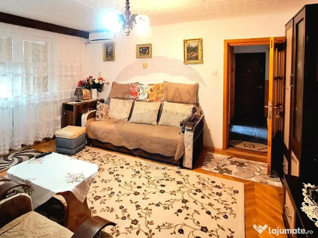 Apartament cu 3 camere de vânzare în zona Micro 5 