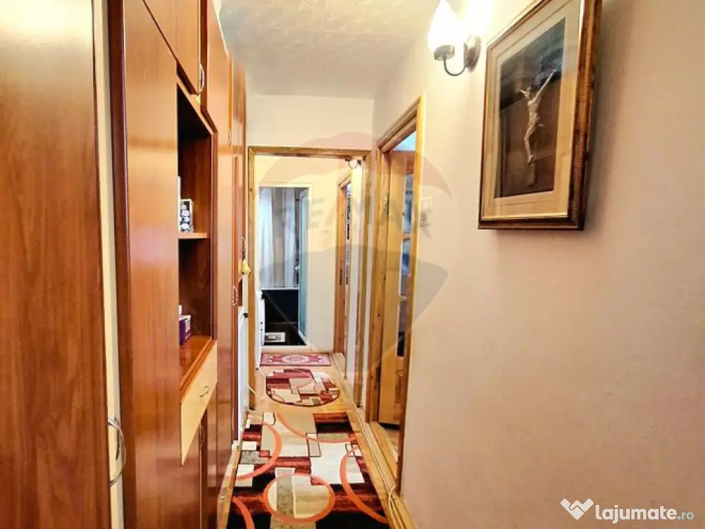 Apartament cu 3 camere de vânzare în zona Micro 5 
