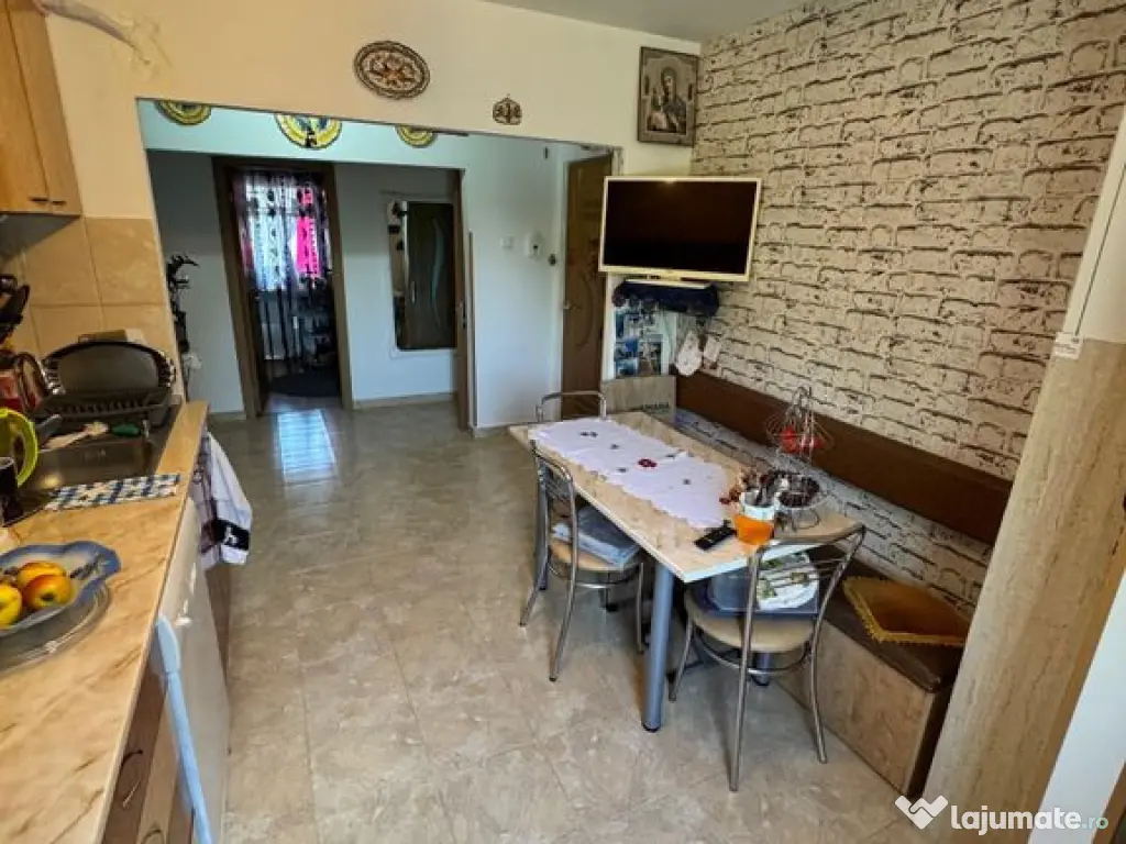 Apartament 4 camere decomandat CET