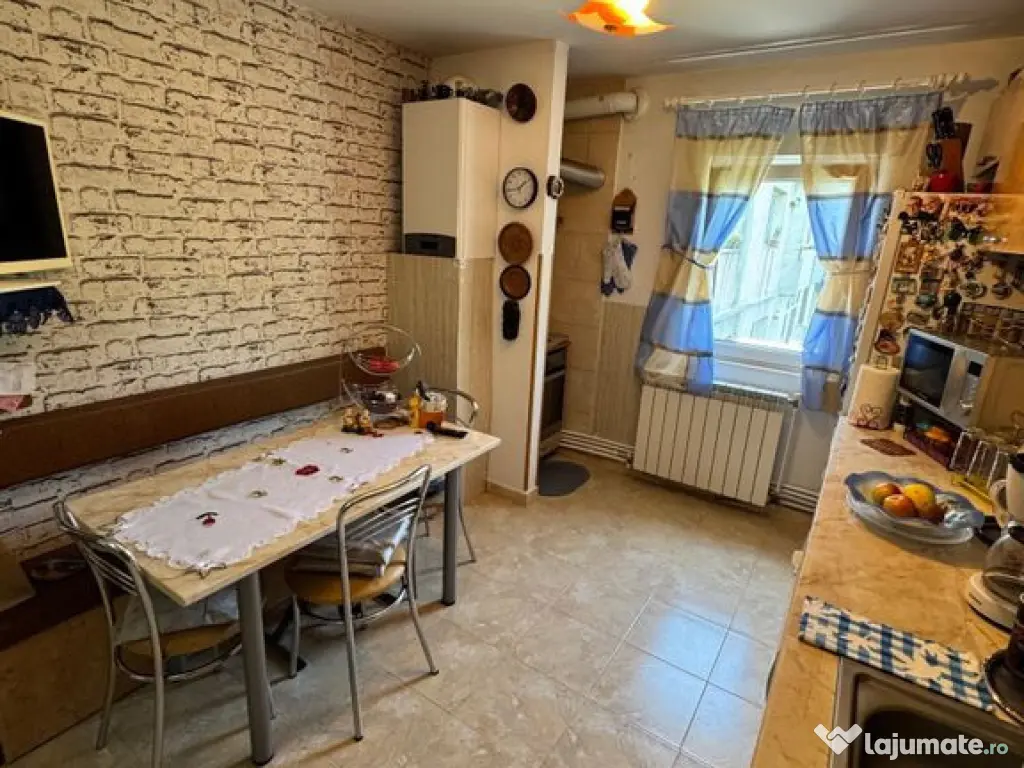 Apartament 4 camere decomandat CET
