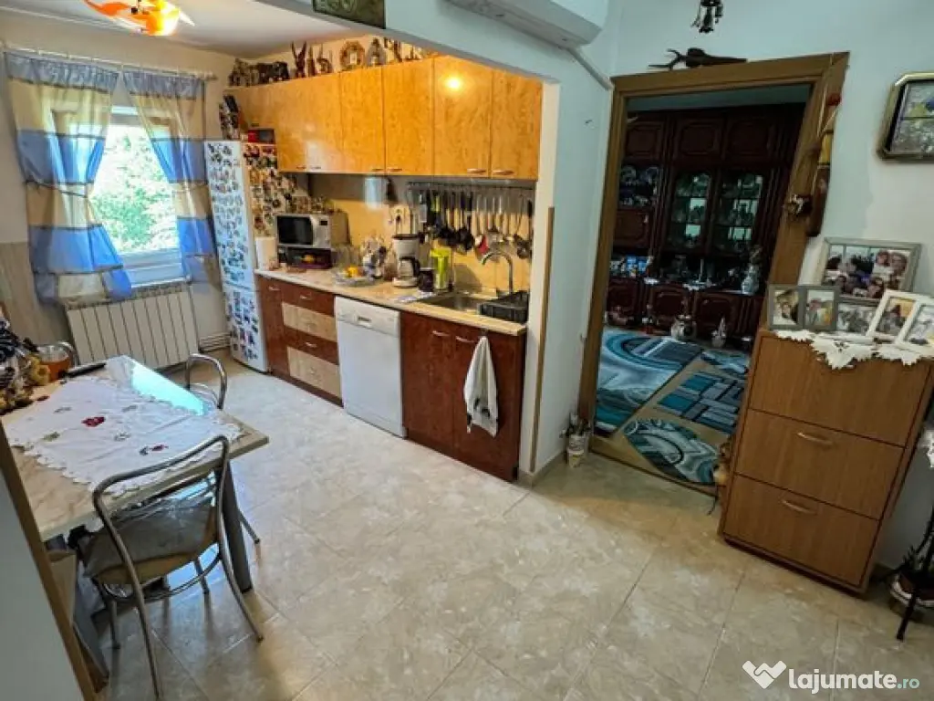 Apartament 4 camere decomandat CET