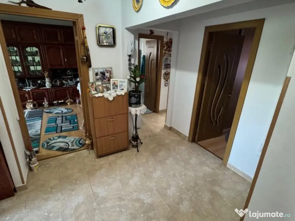 Apartament 4 camere decomandat CET