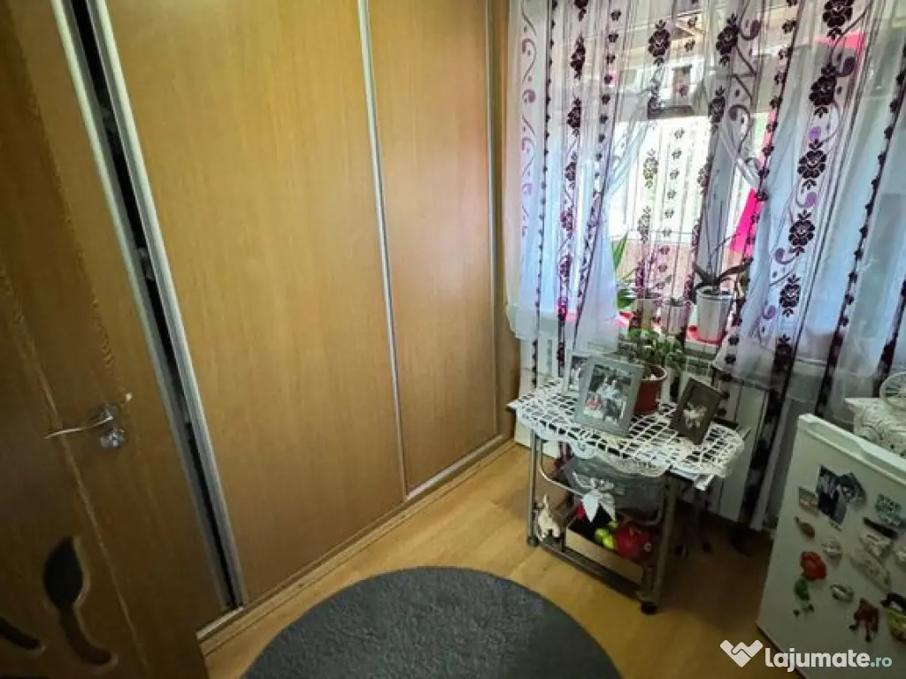 Apartament 4 camere decomandat CET