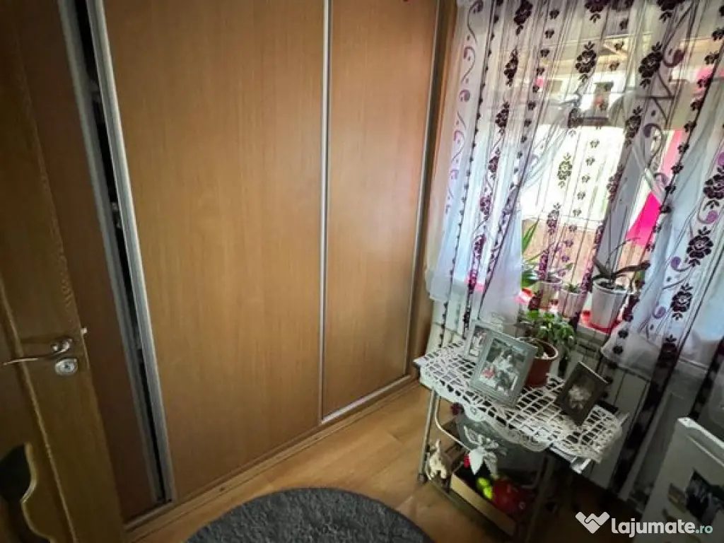 Apartament 4 camere decomandat CET