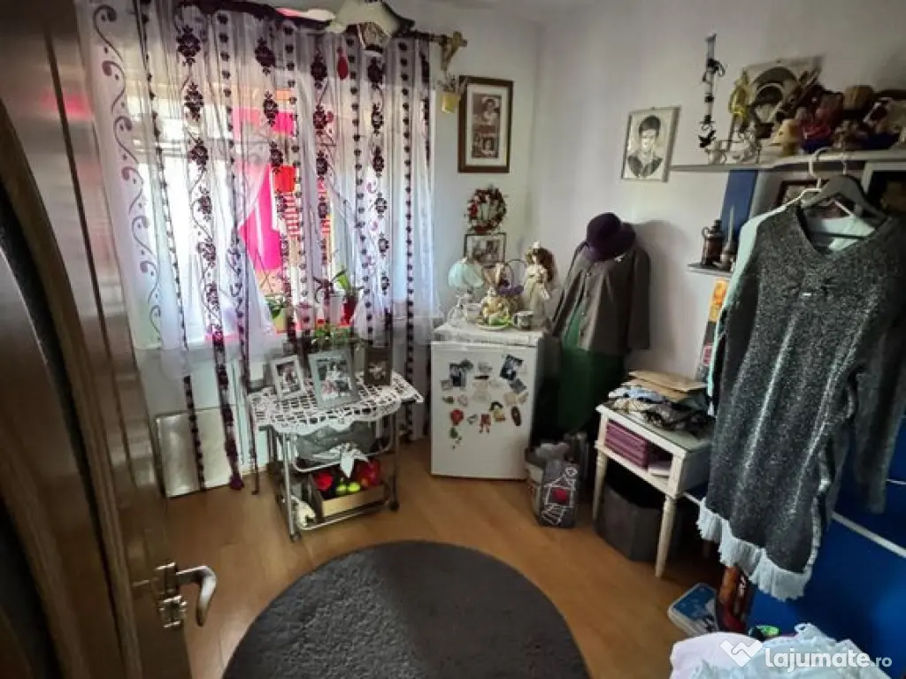 Apartament 4 camere decomandat CET