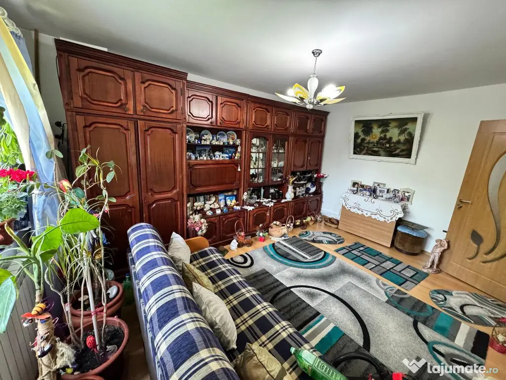 Apartament 4 camere decomandat CET