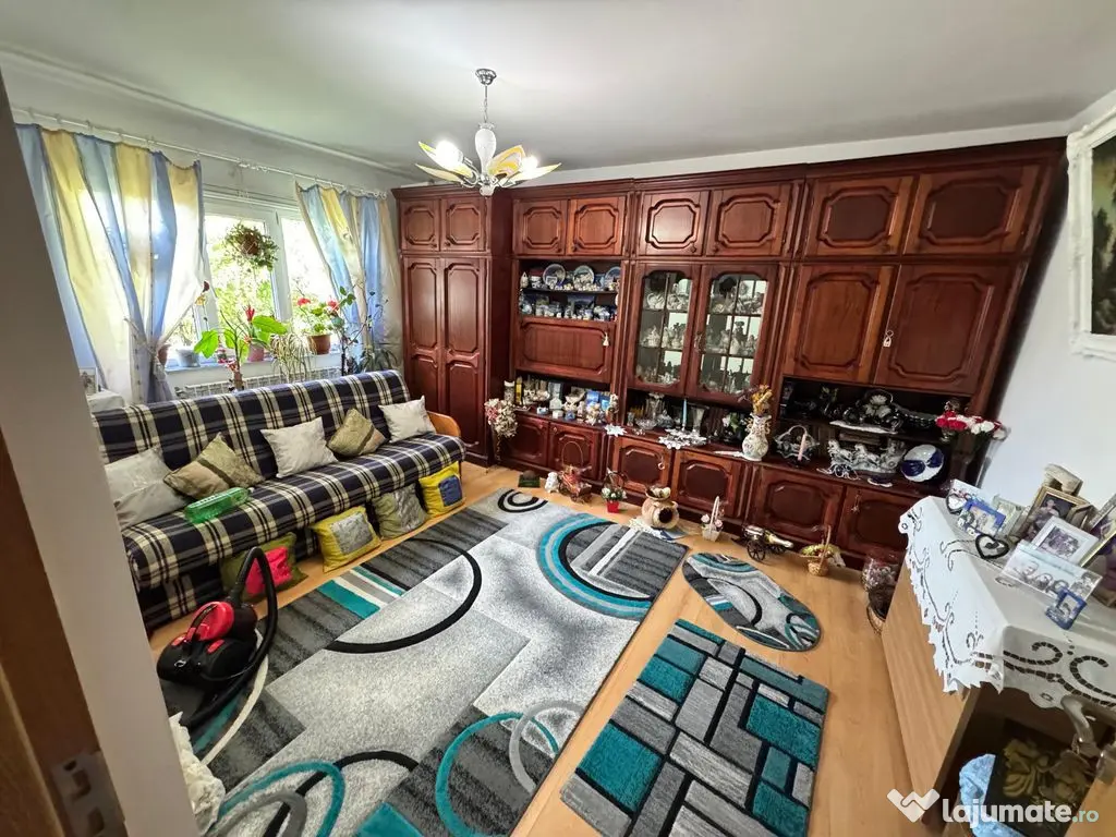 Apartament 4 camere decomandat CET