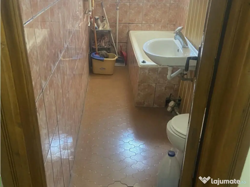 Apartament 2 camere , zona Liceul Economic , 56 mp , decoman