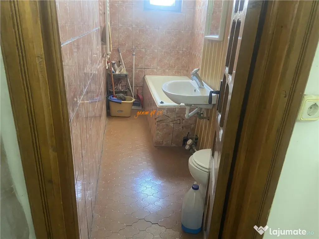 Apartament 2 camere , zona Liceul Economic , 56 mp , decoman