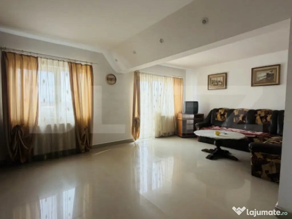 Apartament cu 4 camere, Campia Turzii, zona Centrala
