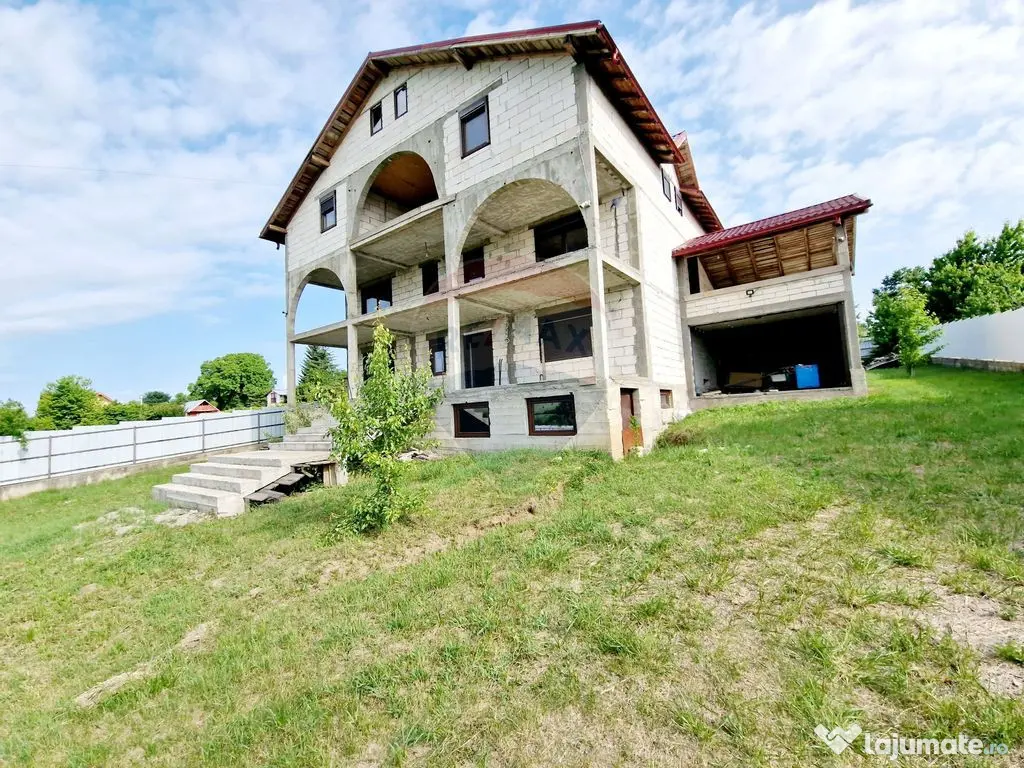 Casă spațioasă S+P+1E+M și teren generos 1664 mp