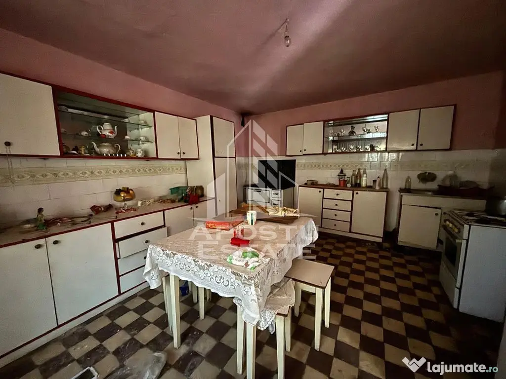 Casa cu 5 camere, 777 mp teren la MOLDOVA VECHE, ideal ca... 