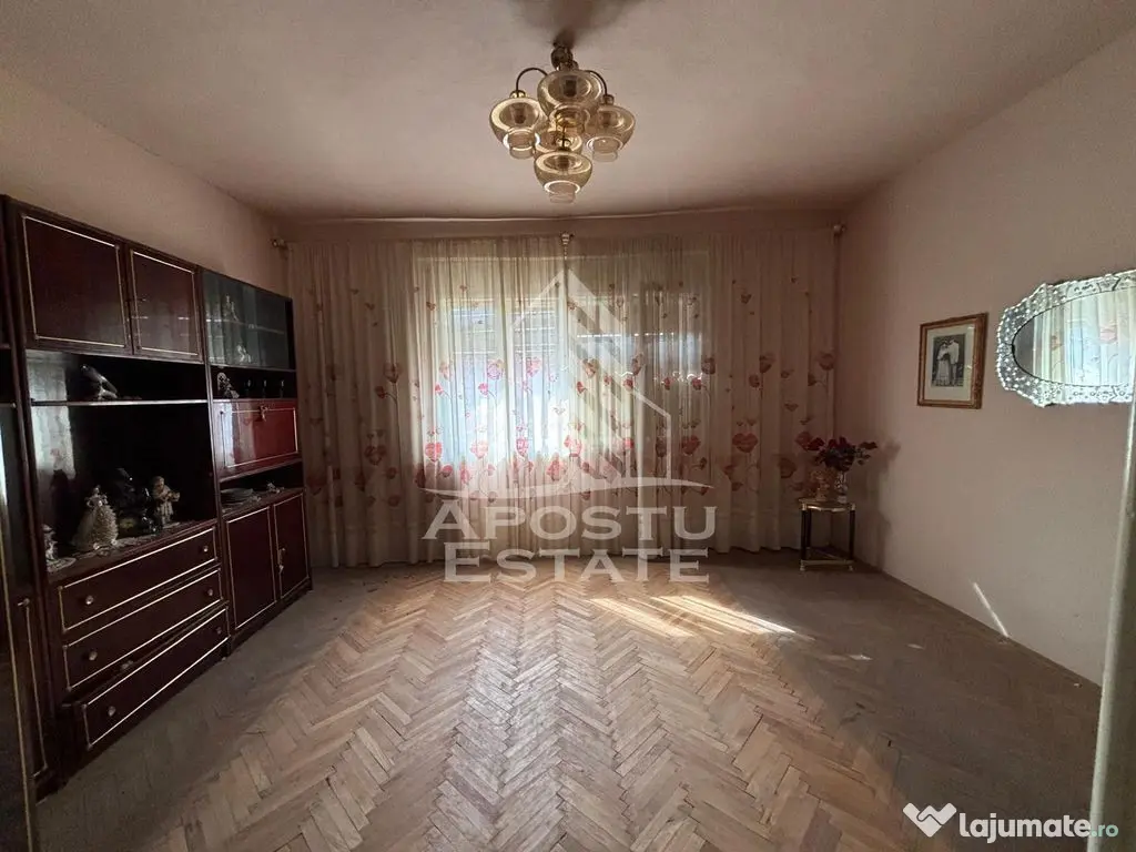 Casa cu 5 camere, 777 mp teren la MOLDOVA VECHE, ideal ca... 