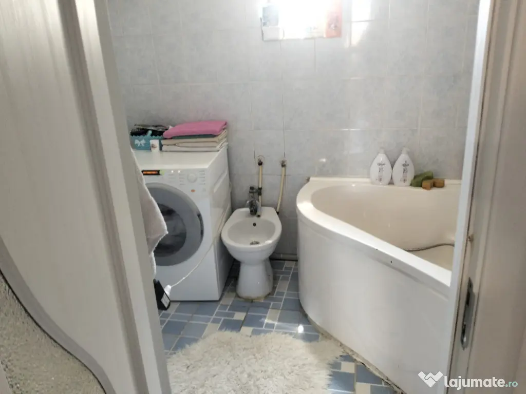 Vand apartament cu 2 camere decomandat in Deva, zona Dorobanti, et 1 