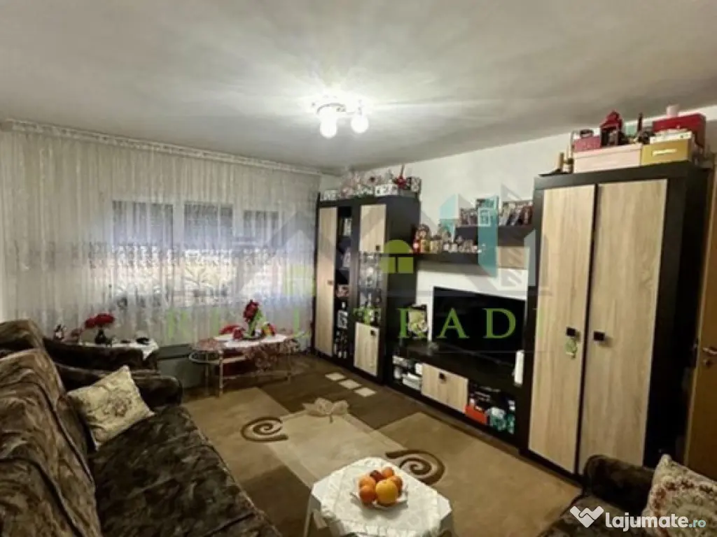 Apartament 3 camere decomandat zona Noua 