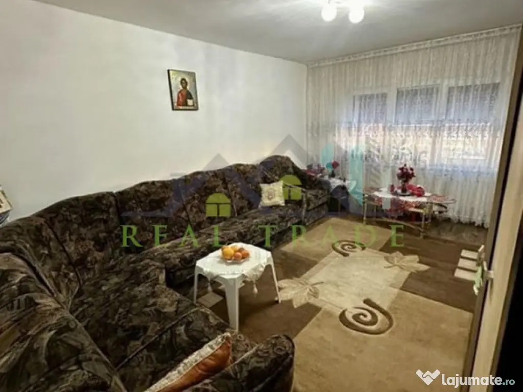 Apartament 3 camere decomandat zona Noua 