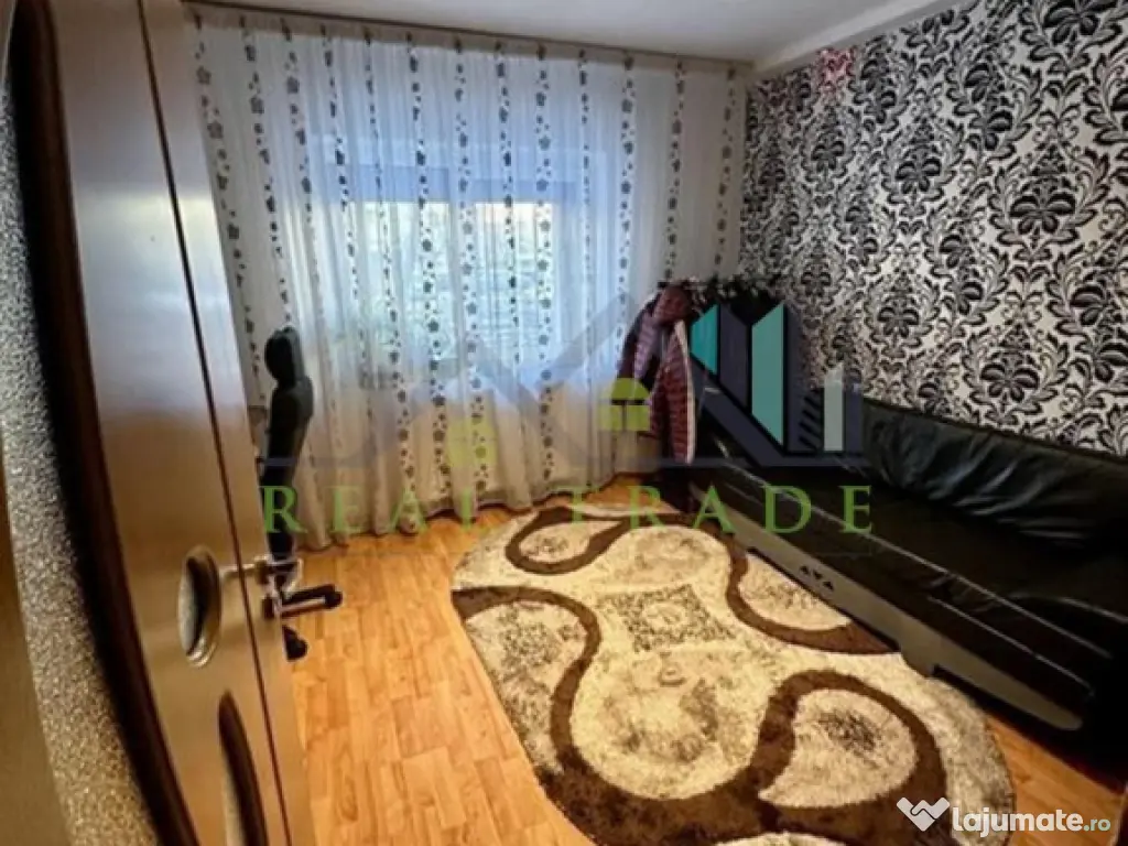Apartament 3 camere decomandat zona Noua 