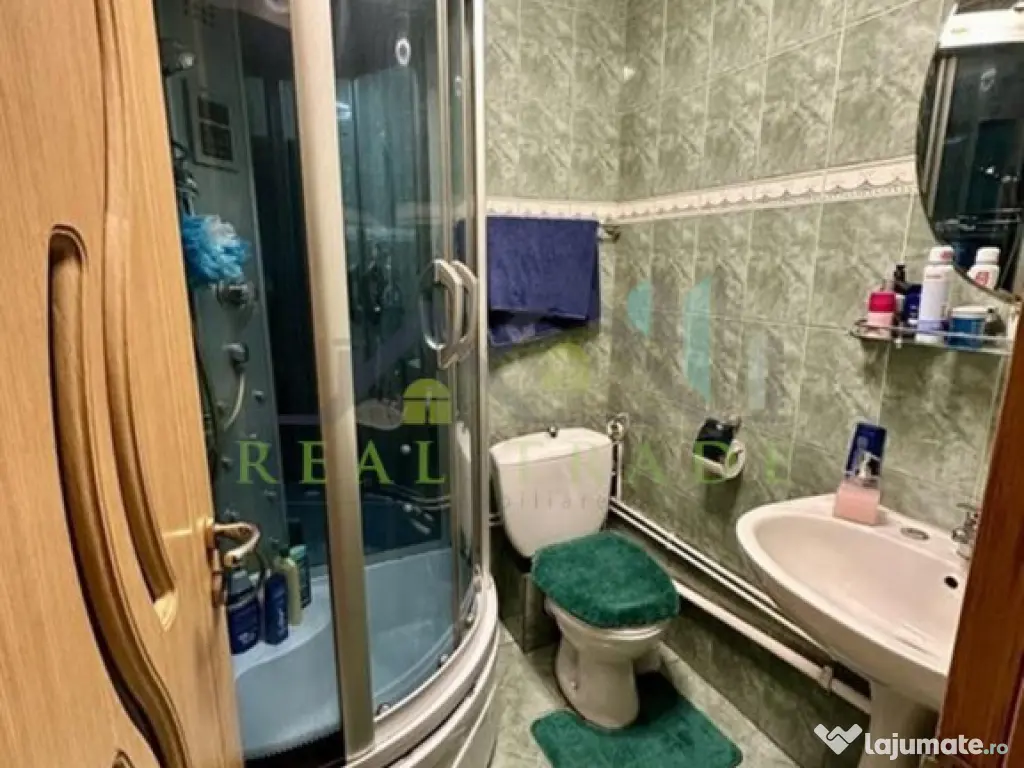 Apartament 3 camere decomandat zona Noua 