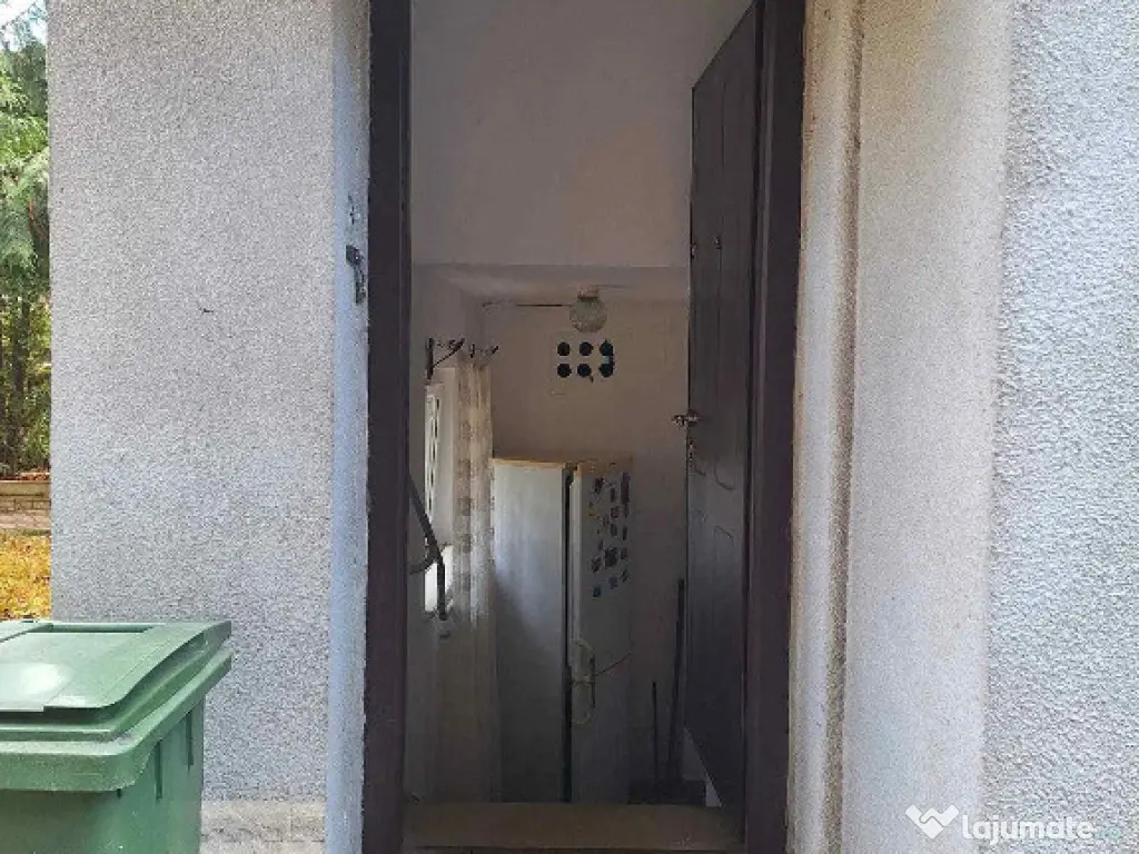 Apartament 3 camerere, decomandat - zona Central.