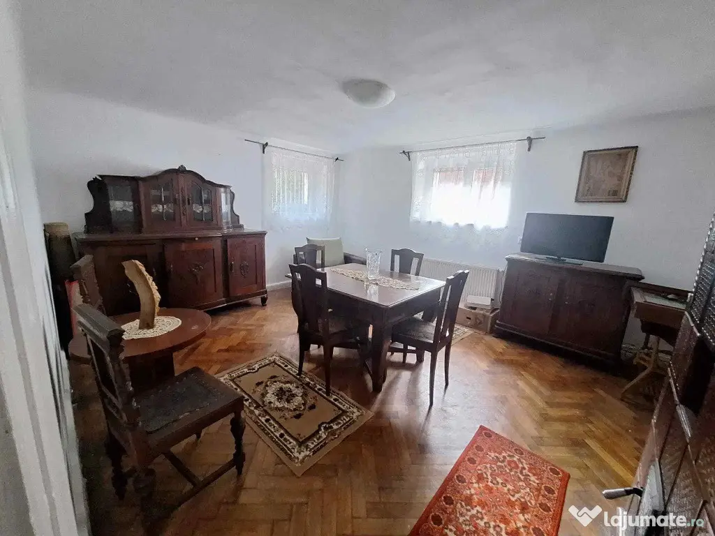 Apartament 3 camerere, decomandat - zona Central.