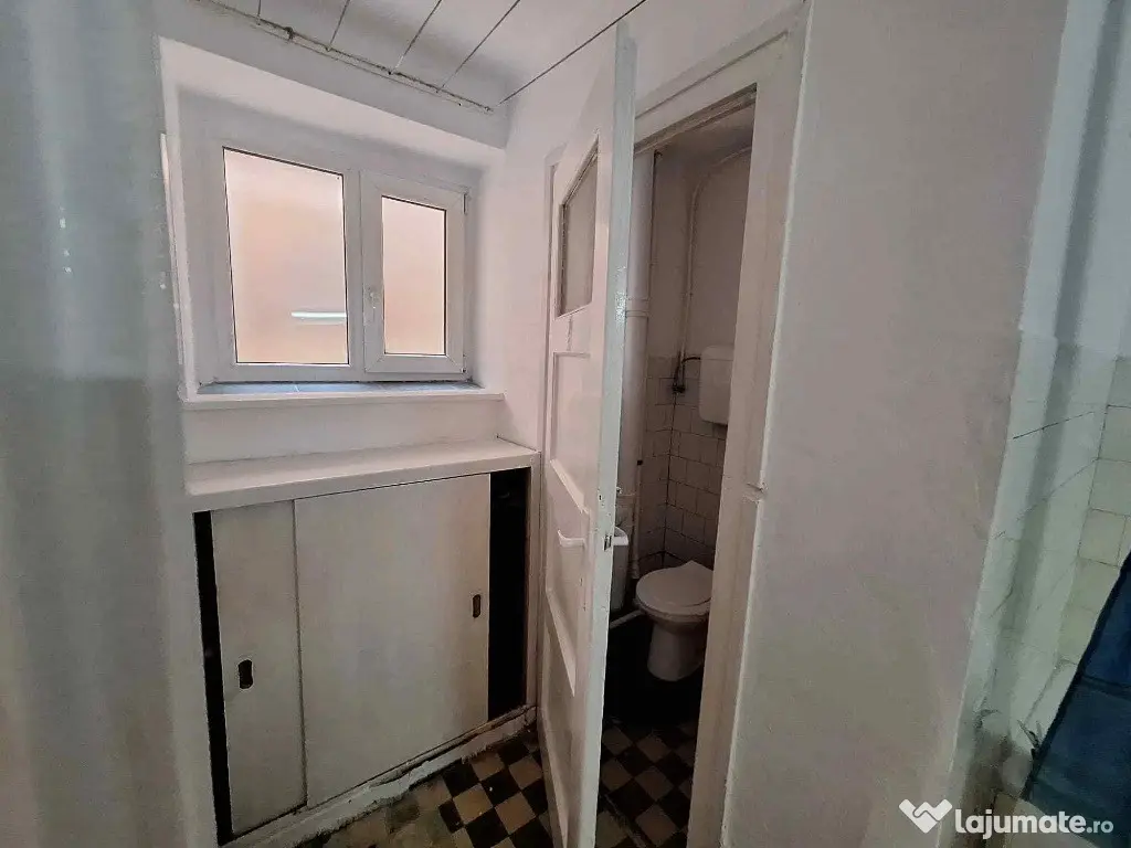 Apartament 3 camerere, decomandat - zona Central.