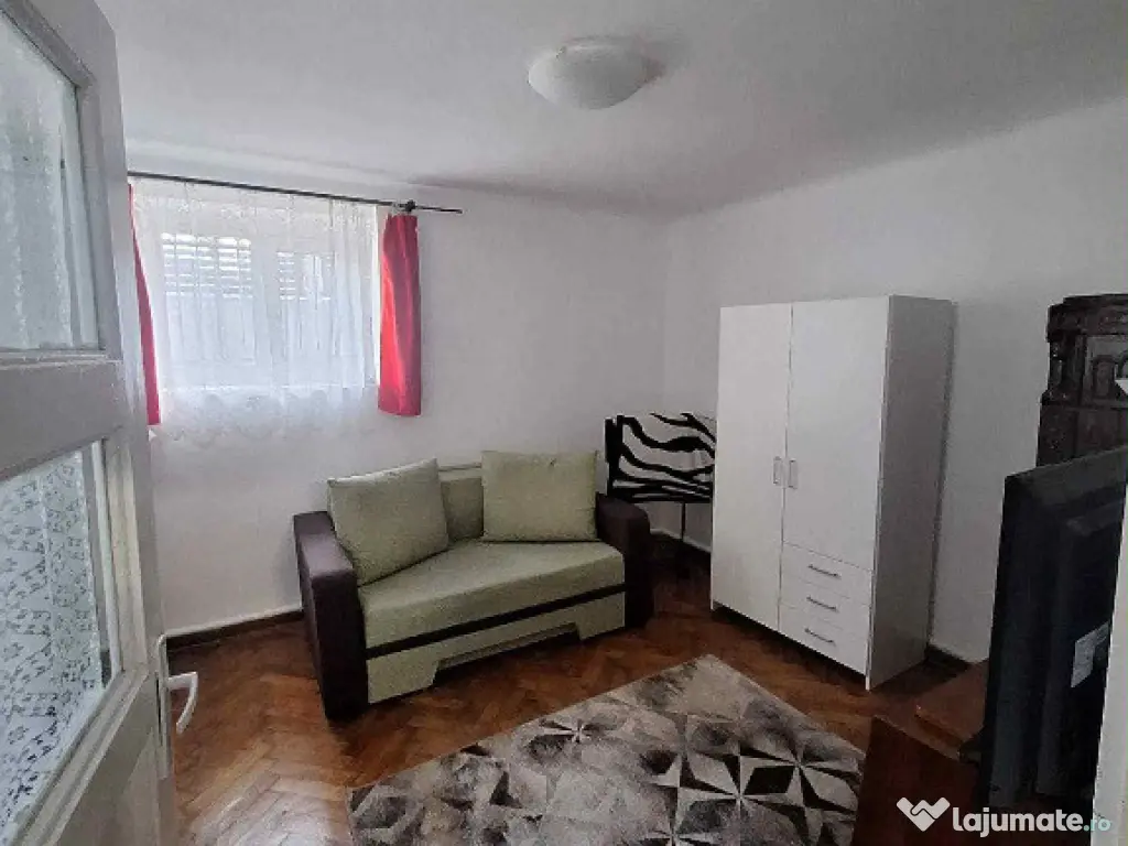 Apartament 3 camerere, decomandat - zona Central.