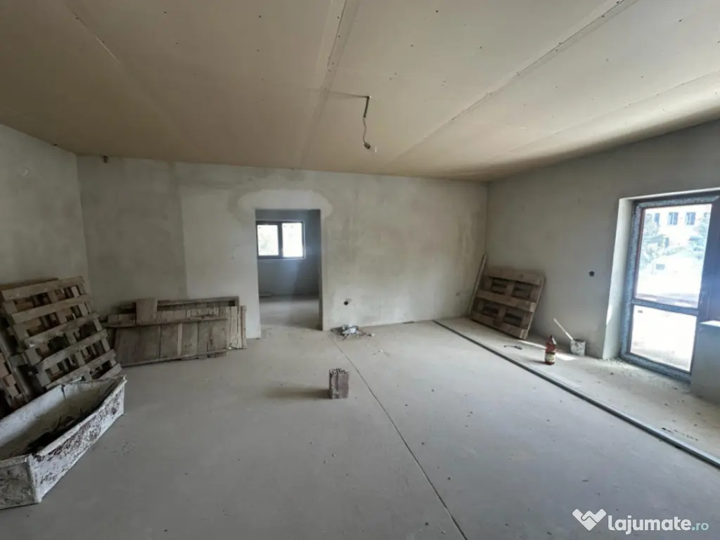 Hotel semifinisat 2300mp utili la Paltinis