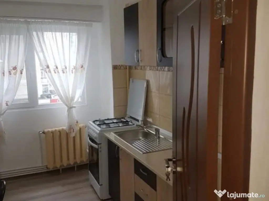 2 camera in zona Dacia