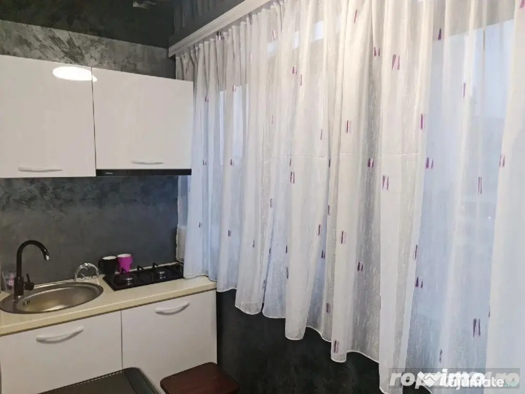 1 camera in zona Soarelui