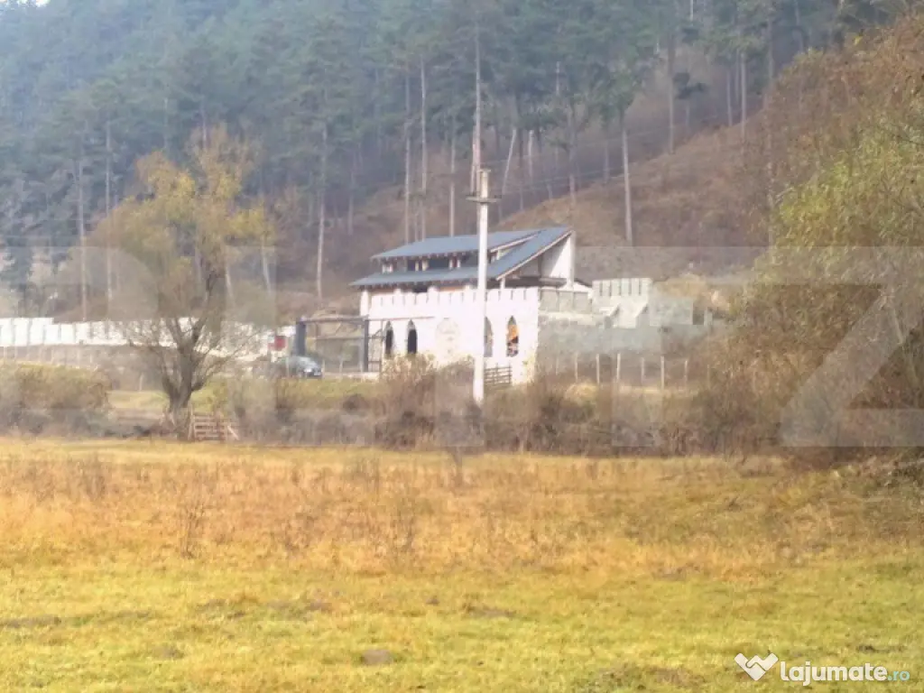 Casa individuala la rosu, 247 mp, teren 5000 mp in Surduc