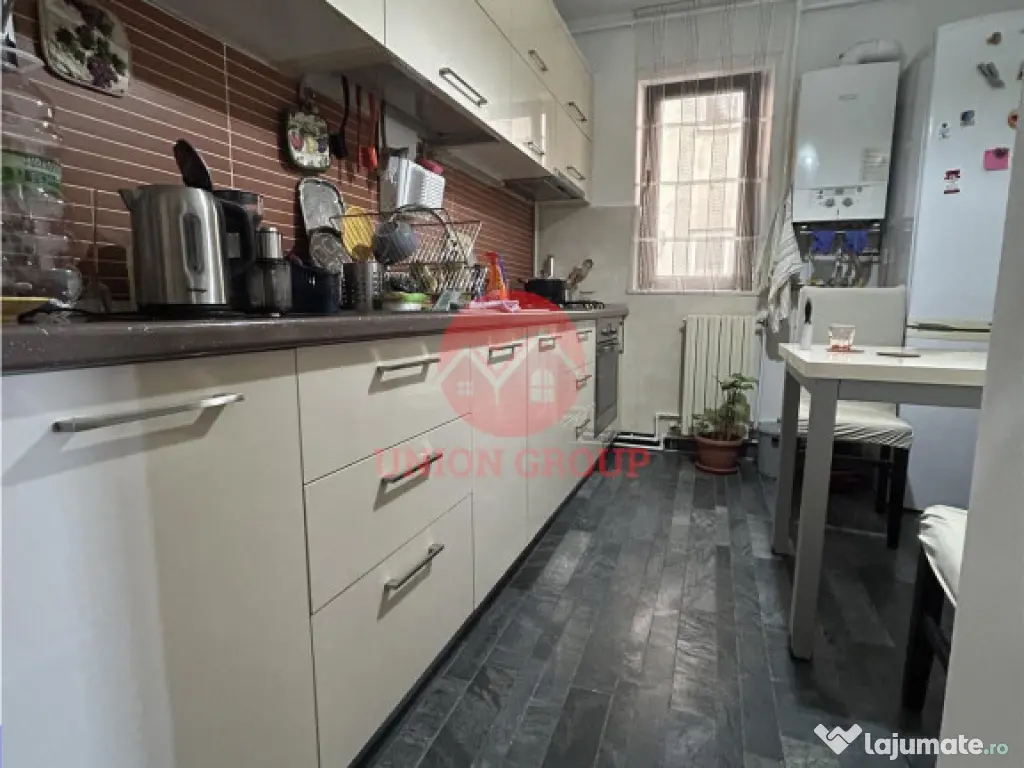 Apartament 3 Camere, Decomandat, Boxa Loc de Parcare, Casa d 