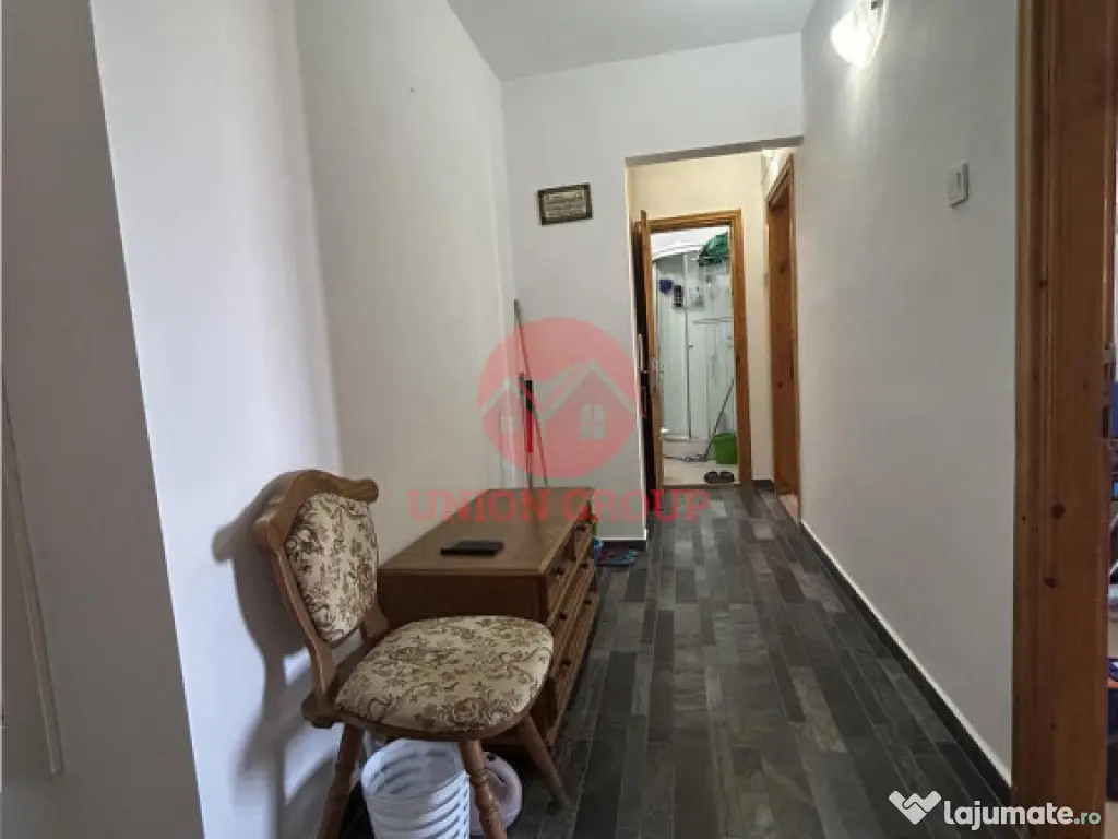 Apartament 3 Camere, Decomandat, Boxa Loc de Parcare, Casa d 