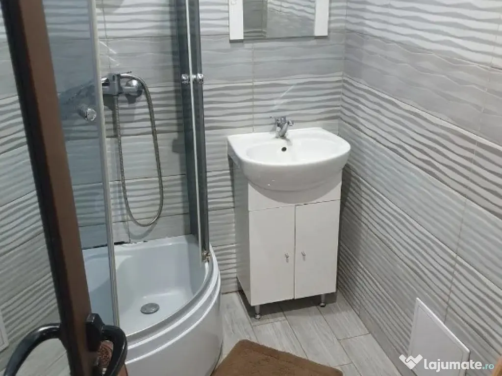 1 camera in zona Garii