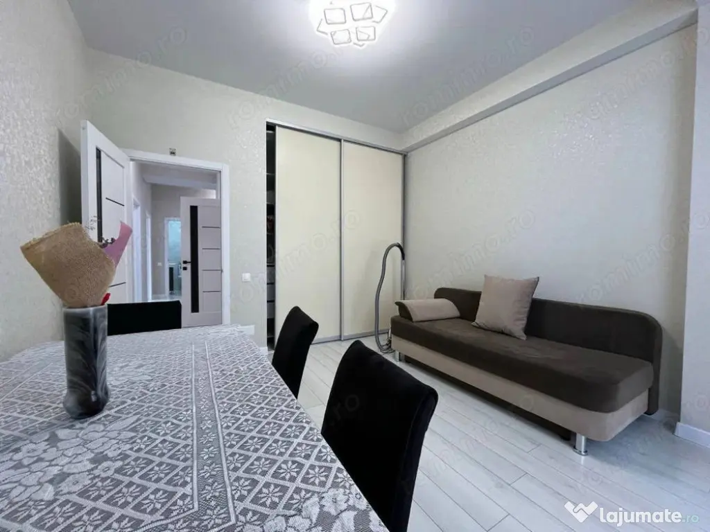 3 camera in zona Torontalului