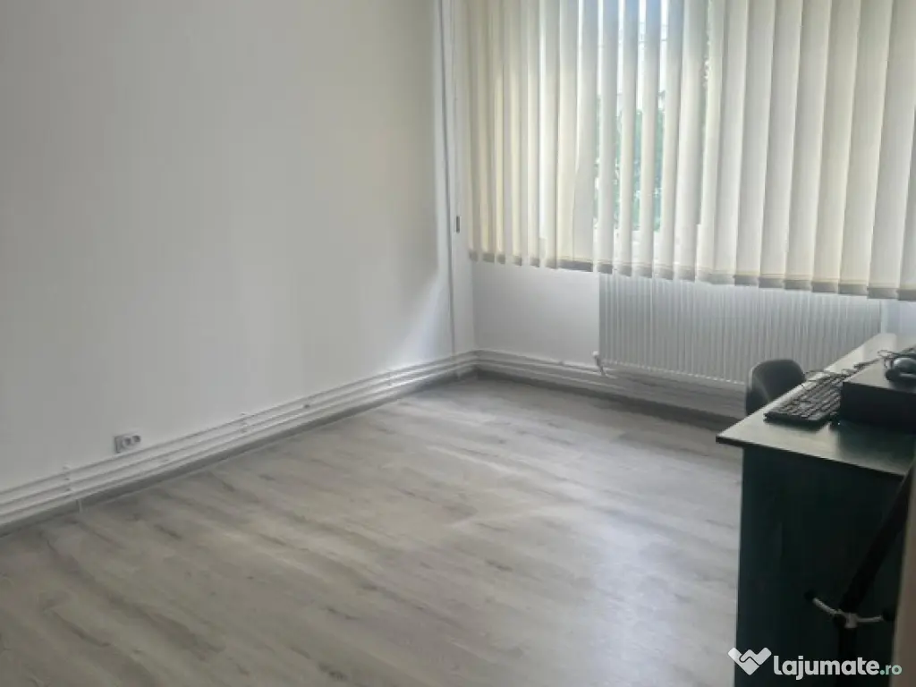 Apartament 3 camere, decomandat.Metrou Aparatori Patriei. 