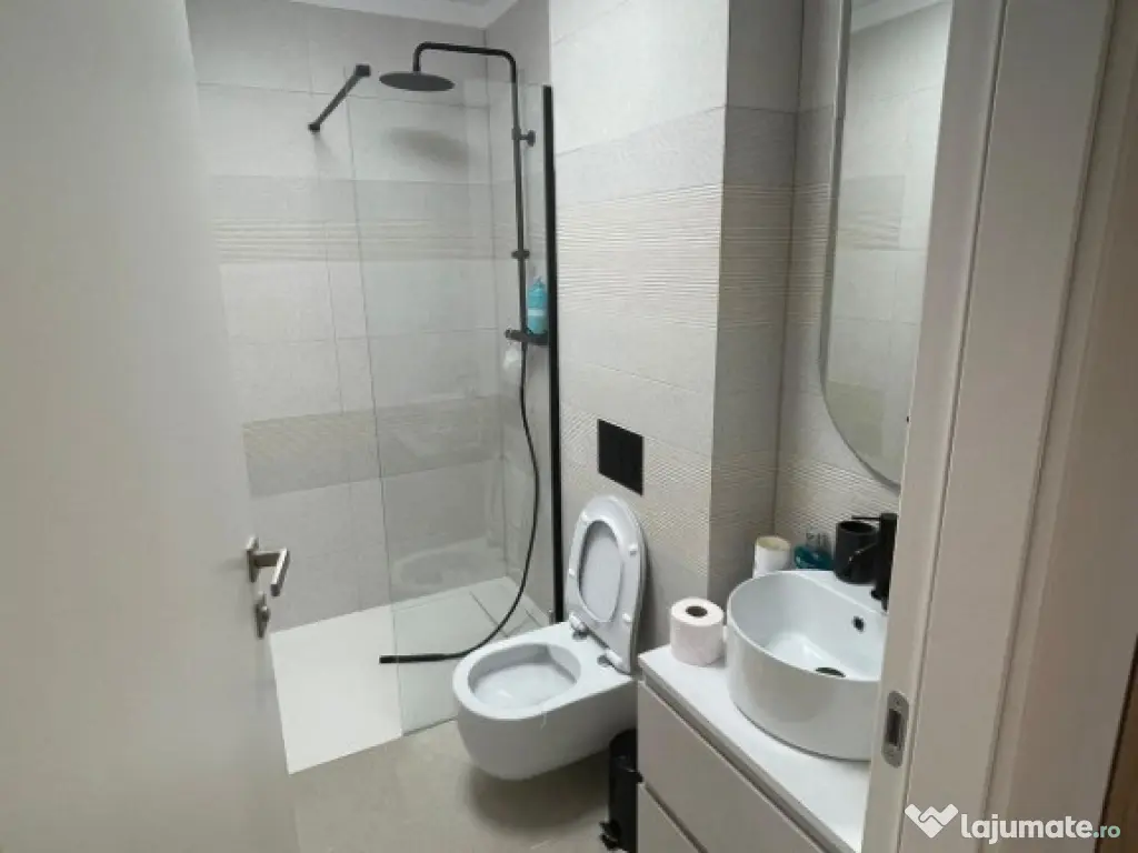 3 camere, 2 băi, vedere la mare – complet mobilat – Vogh Olimp 