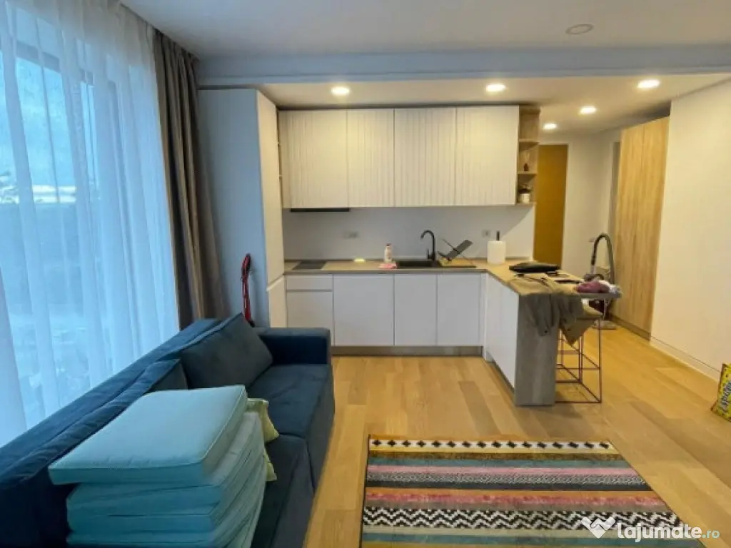 3 camere, 2 băi, vedere la mare – complet mobilat – Vogh Olimp 