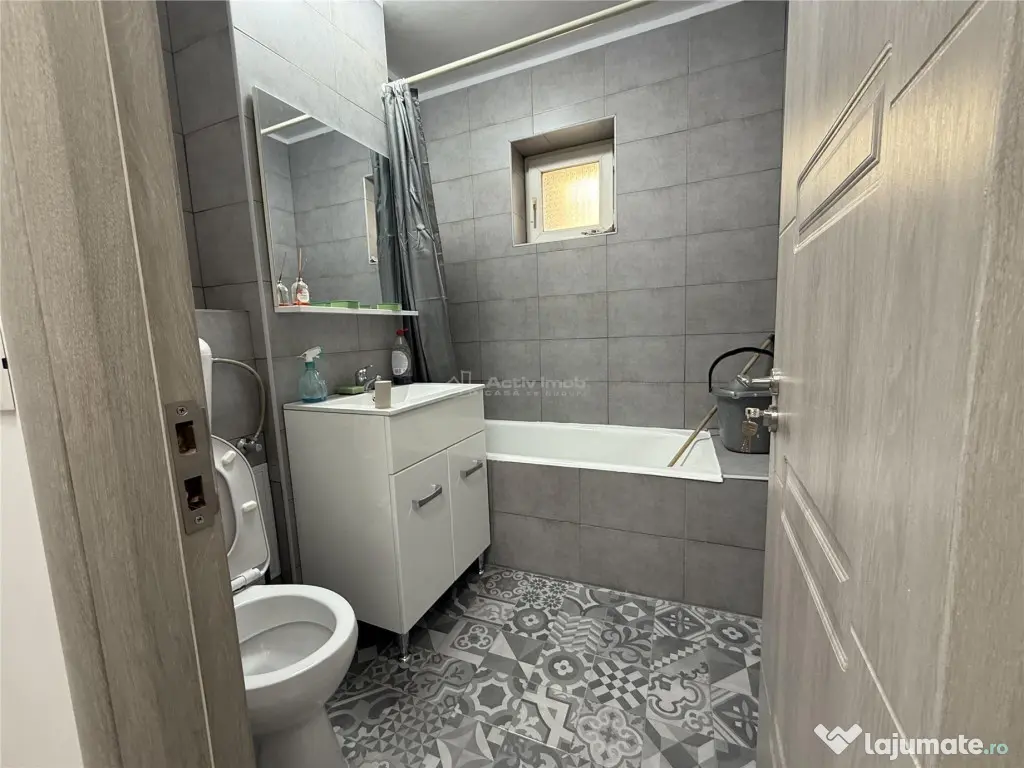 Basarabia-Chisinau-Strada Herta,3 camere decomandat