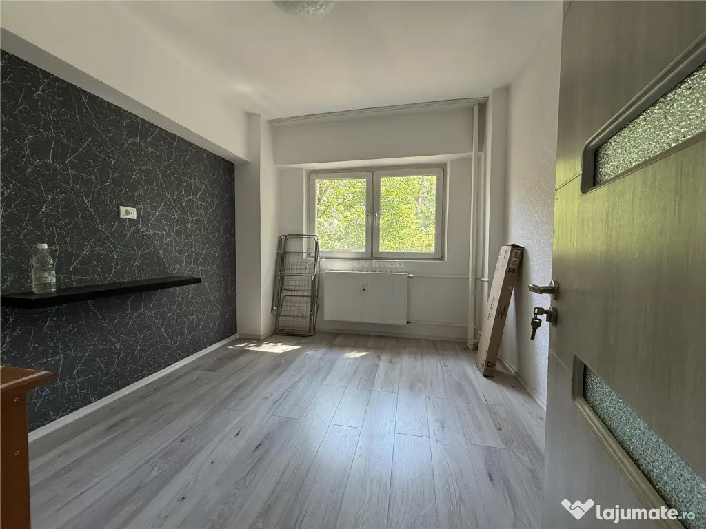 Basarabia-Chisinau-Strada Herta,3 camere decomandat