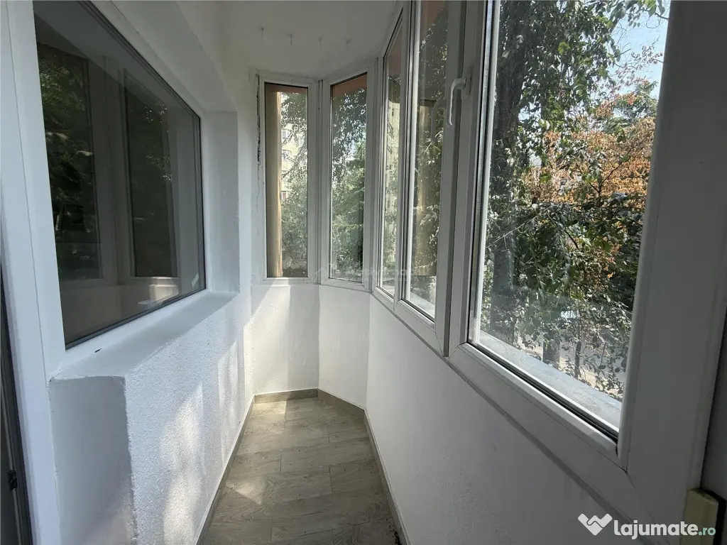 Basarabia-Chisinau-Strada Herta,3 camere decomandat