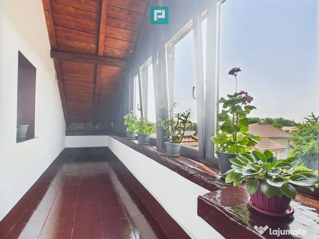 Apartament deosebit cu 3 camere , zona Fratelia 