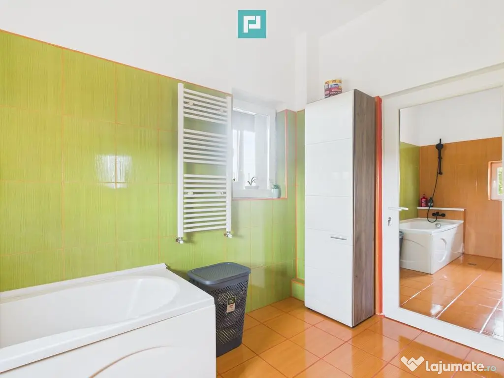 Apartament deosebit cu 3 camere , zona Fratelia 