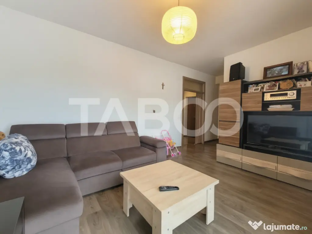 Apartament de vanzare 3 camere 2 bai etaj 1 zona Brana Selim