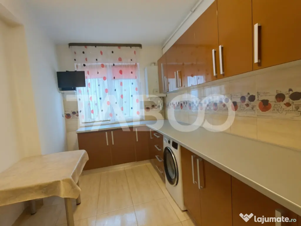 Apartament de vanzare 3 camere 2 bai etaj 1 zona Brana Selim