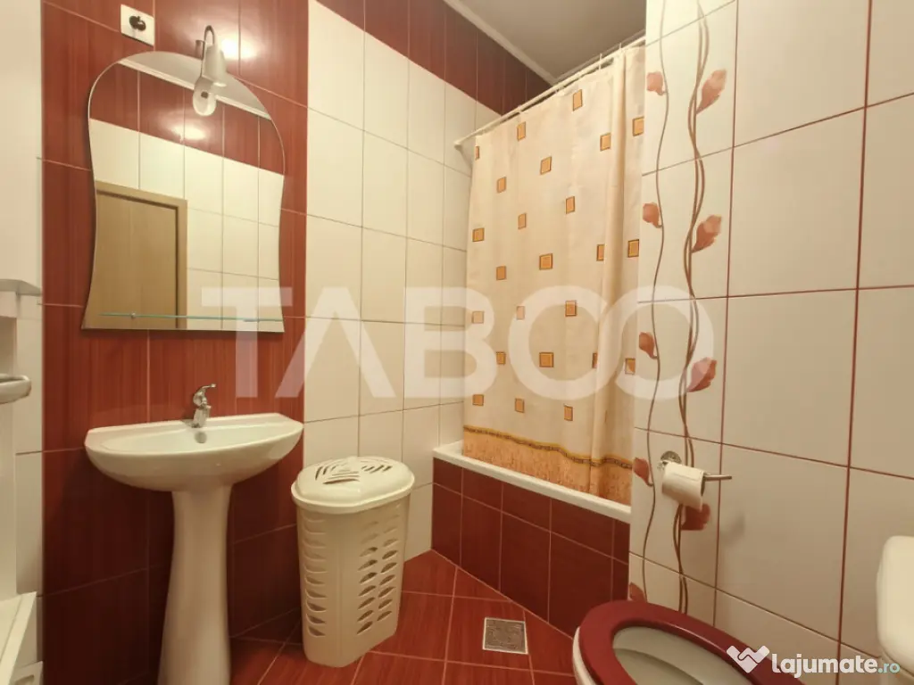 Apartament de vanzare 3 camere 2 bai etaj 1 zona Brana Selim