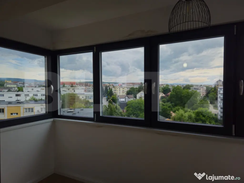 Apartament ULTRAFINISAT cu 4 camere, 110 mp, în zona Spital