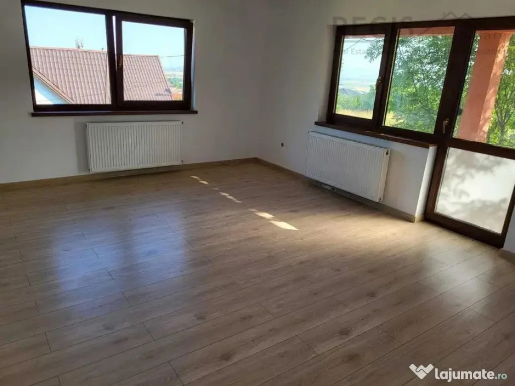 Casa 8 camere si gradina de 550mp , Bunloc Brasov 