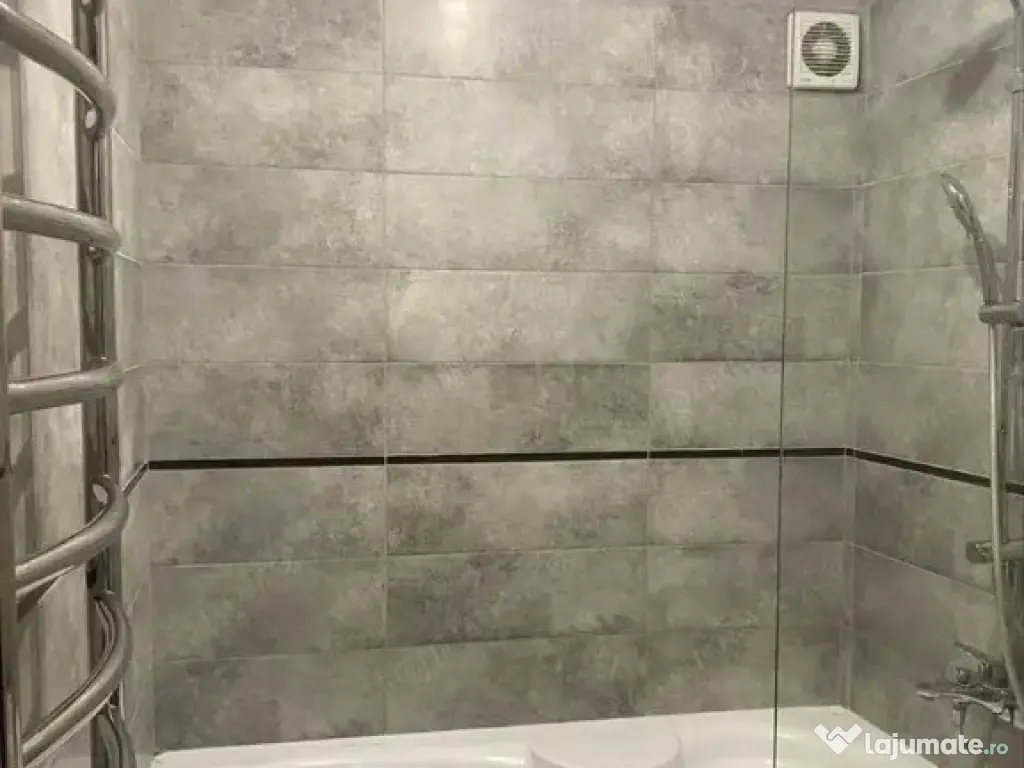 Garsoniera in zona Izvor