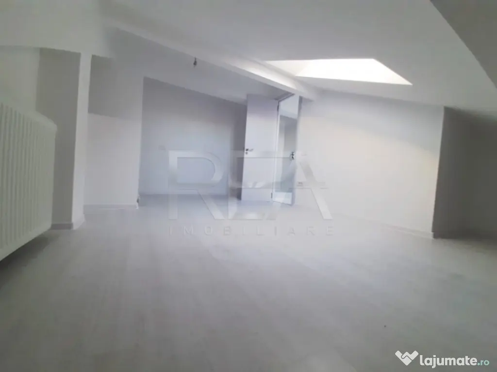 Apartament cu 4 camere în zona Trapezului 